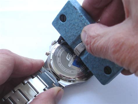 how to remove watch backing